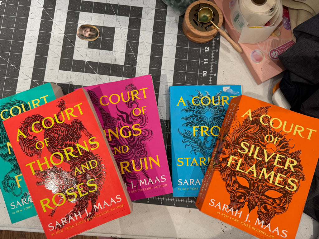 A Court of Thorns and Roses-Sarah J Mass